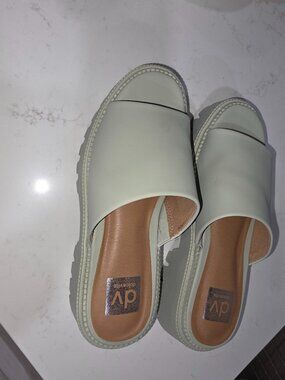 Dolce Vita Sage Green Sandal Sz 7.5